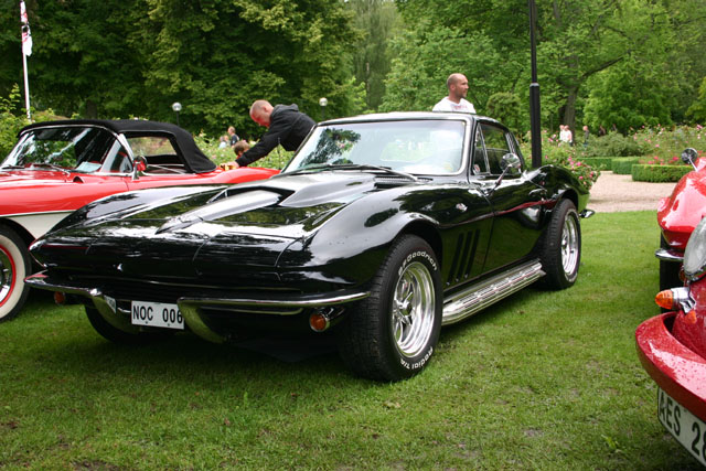 black stingray corvette